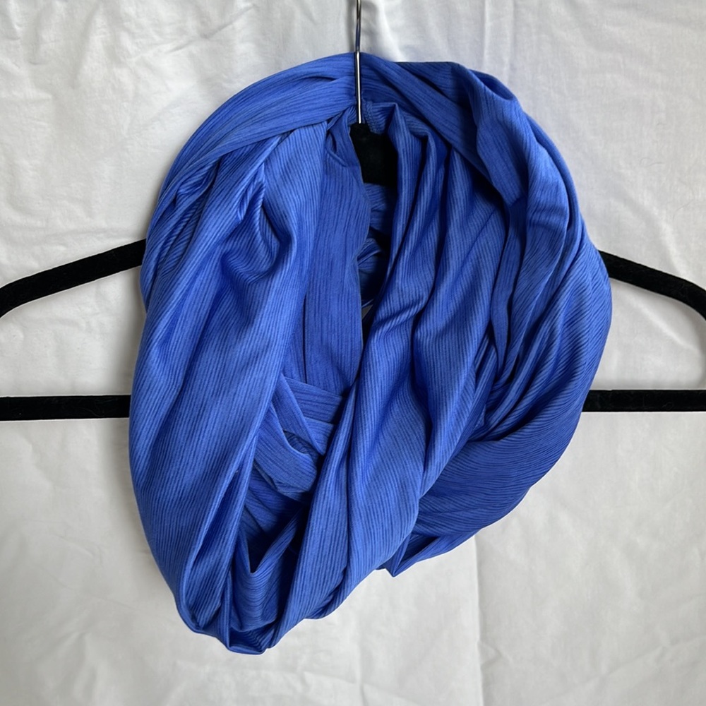 Blue Infinity Scarf - Picture 2 of 3